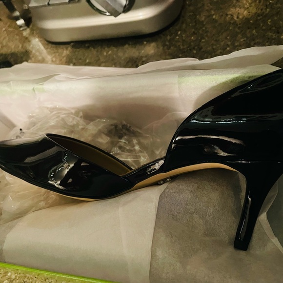 Sam Edelman, brand new in box, size 5, black patent leather, 1.5” heel - Picture 4 of 4